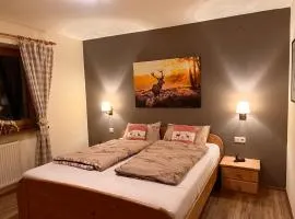 Ferienwohnung Platzhirsch Panorama View Balkon, Gartensauna, Garten, Grillplatz