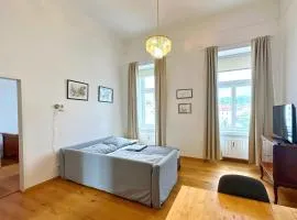 Salzkammergut Homes Gmunden - Suite Marie Antoinette, Blick auf den Stadtplatz, Traunseeblick - ideal für Paare und Kulturinteressierte