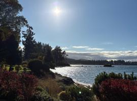 Oceanside GetAway at Pacific Shores, hotel in Nanoose Bay