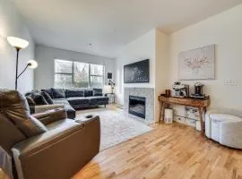 Condo 6 Mi to Lumen Field and Dtwn Seattle!