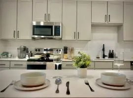 WorkerFriendly KINGbed A plus Location Washer Wifi Pool