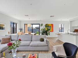 Waves & Moore Sleeping 8 Aircon Geelong Wineries Firepit Garage Aircon, ξενοδοχείο σε Grovedale