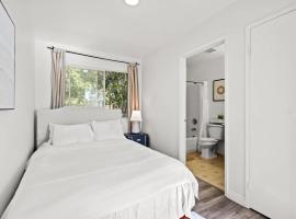 Modern Hotel-Style Suite in Monterey Park Near LA, ξενοδοχείο σε Monterey Park