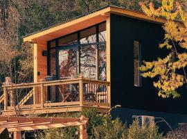 Forava Cabin 2 - Cozy Forest Stay and Sauna, hotel a Ringwood