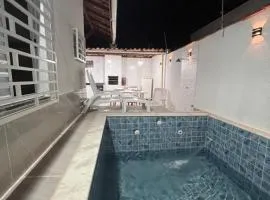 Casa Aconchegante em Itanhaem- Piscina e Churrasqueira 10 pessoas