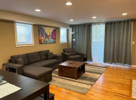 Spacious, one-level condo adjacent to Jackson Park, hotel v destinaci Chicago