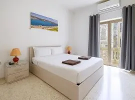 Gżira Well-Equipped 4BR Flat in Peaceful - GV