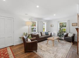 City & Heritage - Stylish 2 Bed Cottage in Hobart, hotel in Hobart