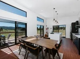 Olliedean Retreat Dual Cottages with Scenic Views