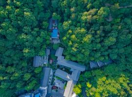 Serene Peaks Courtyard, hotel v destinaci Feng-chuang
