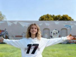 W9-Hotel ShangHai PuDong Airport - 24 hours free shuttle bus to Pudong Airport، فندق في شانغهاي