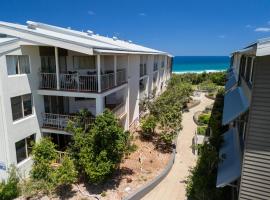 Whalewatch Ocean Beach Resort, hotel med pool i Point Lookout