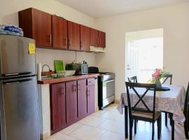 Serenity Luxury Villa, villa in Sandy Bay