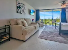 Modern Oceanview Retreat-Pool, Bar, Restaurant!