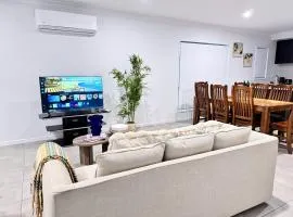 Spacious Family Home 4B2B in Browns Plains with Freeparking