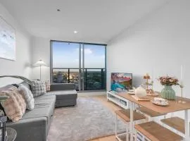 Sea View Lvl 21 Crown Pool Gym Theatre Cbd Central