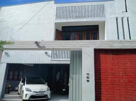 Bernies Blue Heaven, hotel in Colombo