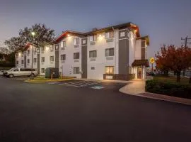 Super 8 by Wyndham College Park Wash DC Area