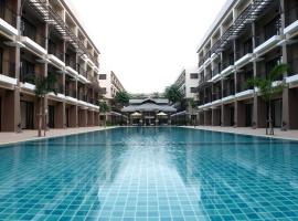 Summer Tree Hotel, hotel met jacuzzi's in Bangna