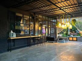 Lazy Lizard Hostel, хотел в Чавенг Бийч