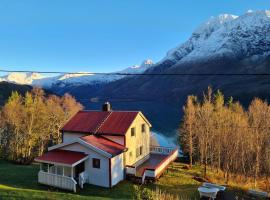 AMO Svartisen Guesthouse, hotel en Holand