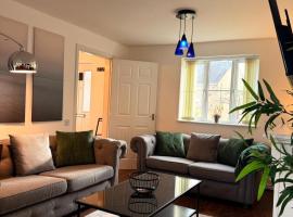 Calstock House Sleep 11 Free Parking Book Now, hotel i Swindon