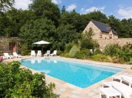 Beautiful 18Th Century House Near Saint-Malo, Hotel in Combourg