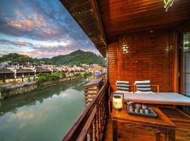 Tingyuxuan River View Homestay โรงแรมในเฟิ่งหวง
