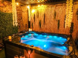 Loveroom La Villa Lova avec spa priv&eacute; et pi&egrave;ce secr&egrave;te, vakantiehuis in Pamiers