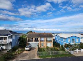 BeachHome 1 min from sea on private beach，位于大布拉克勒菲的酒店