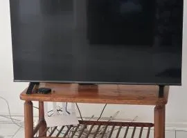 Large 3 bedroom house, close to mall & beach