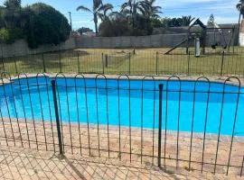 Large 3 bedroom house, close to Bayside Mall & Beach