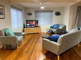 Fortuna Lakes holiday house, ξενοδοχείο σε Lakes Entrance