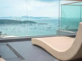 EDGE Central Pattaya Luxury Condo