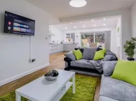 Spacious 3BR Home Sleep 6 Ideal for Contractors