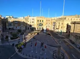 Birgu Square Townhouse, Rooftop & 3 Bathrooms