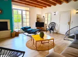 Maison De Bourg Charras, 11 Personnes, Piscine