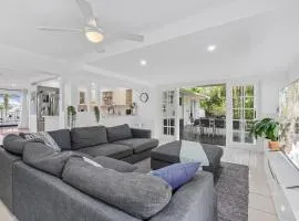 Tropical Oasis Heated Spa, Pool and Huge Decks