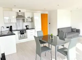 Modern 2-Bed Apartment in York City Centre - Walk to Christmas Market and Top Attractions