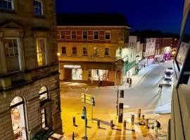 York City Centre 2-Bed Apartment with Balcony Views Close to Christmas Market