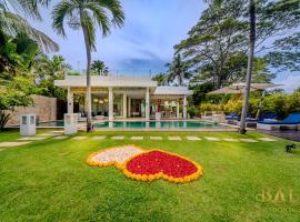 Ocean Beachfront Luxury Design Villa @ Lovina - Villa Ibiza Bali, hotel a Banjar