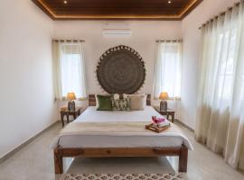 amã Stays & Trails - The Lamp House, Goa, hotel di Utorda