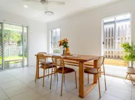 Aspen Serenity–Modern Family Home in Logan Reserve