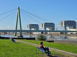 Penthouse Zimmer Köln Deutz Lanxess Arena Messe Heumarkt – hotel w Kolonii
