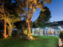 Wanida Hostel: Mae Rim şehrinde bir otoparklı otel
