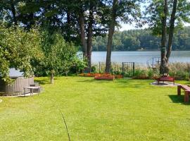 Mrągowo Pokoje nad jeziorem، فندق في مارونجوفو
