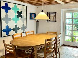 Artist's House In First Row By Smålandshavet, hotel en Horslunde