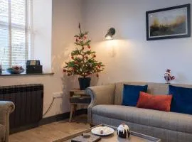 Spacious - Contemporary Home - Central Ambleside - Parking