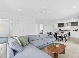 Fresh and Stylish 4BR Getaway Near Local Parklands, hotel in Marsden