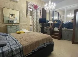 Master Suite with Kingsize Bed and Ensuite